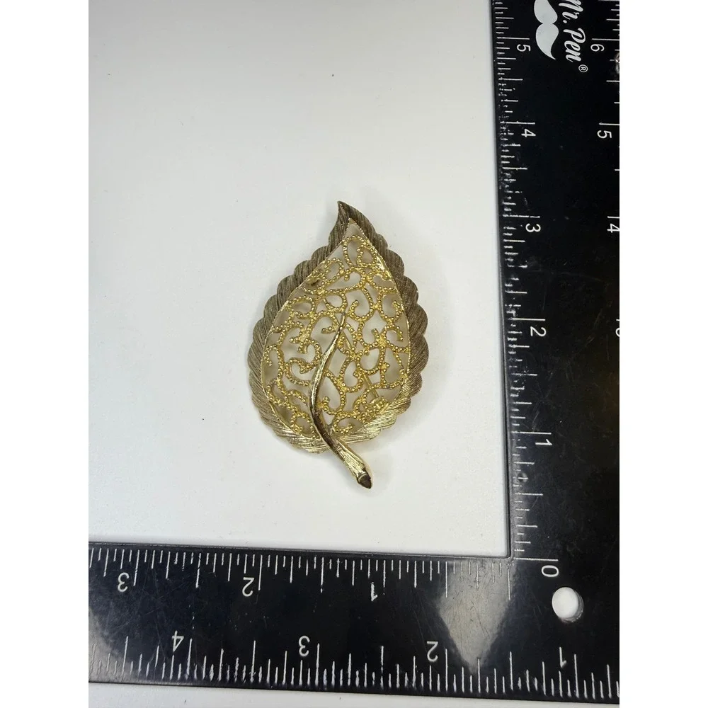 Gold Tone Filigree Leaf Brooch Textured Openwork Scroll Pin Botanical Jewelry